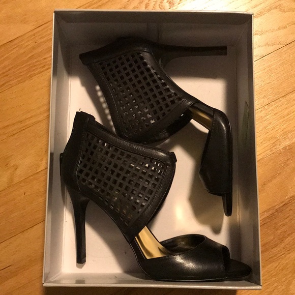 COPY - Jessica Simpson Jersee Heel - Picture 2 of 4